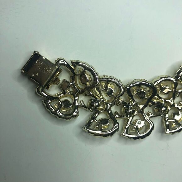 239 Vintage Coro 25mm Wide Etched Leaf Design Gold Tone Bracelet 7" - Picture 3 of 3